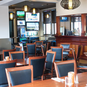 Jokers Geelong bar and dining area
